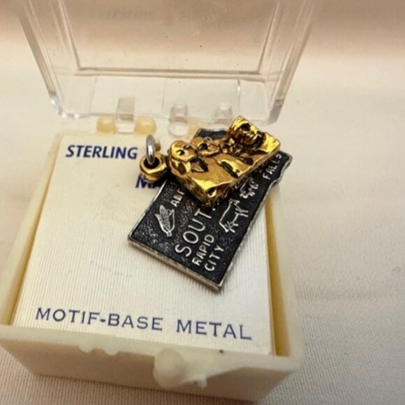 Vintage Sterling Silver South Dakota State Souvenir Charm - Picture 4 of 7
